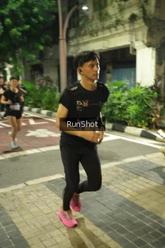 Runner Photo 4214029