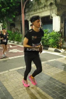 Runner Photo 4214030