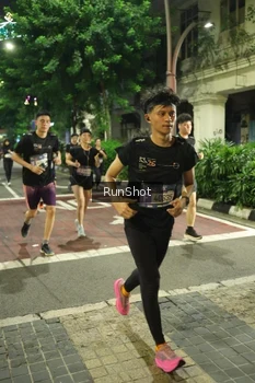 Runner Photo 4214046