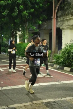 Runner Photo 4214108