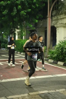 Runner Photo 4214110