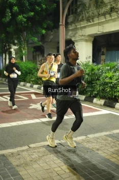 Runner Photo 4214112