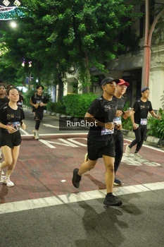Runner Photo 4214535