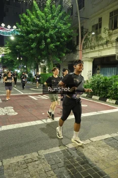 Runner Photo 4214556