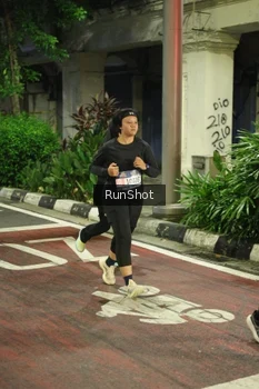 Runner Photo 4214736