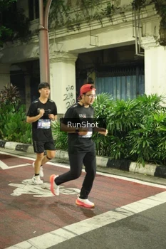 Runner Photo 4214792