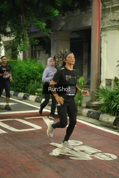 Runner Photo 4215145