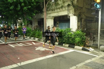Runner Photo 4215398