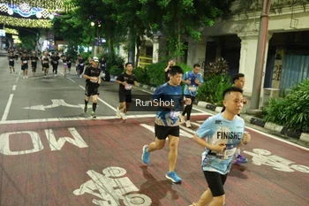Runner Photo 4215417