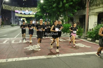 Runner Photo 4215535