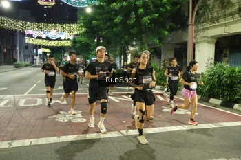Runner Photo 4215543