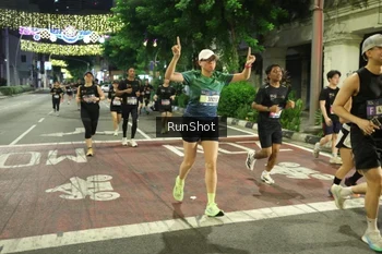 Runner Photo 4215773