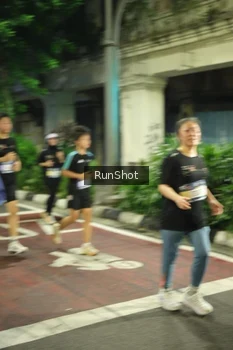 Runner Photo 4215776