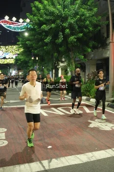 Runner Photo 4216060