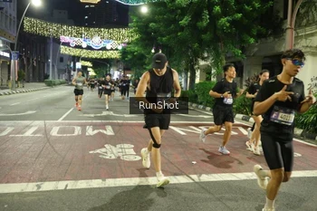 Runner Photo 4216080