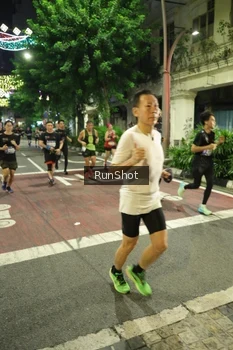 Runner Photo 4216088