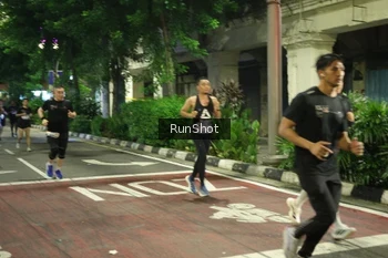 Runner Photo 4216341