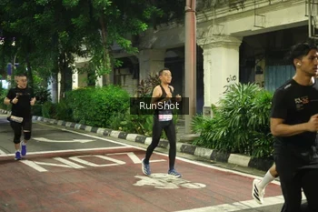 Runner Photo 4216349