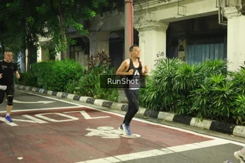 Runner Photo 4216364
