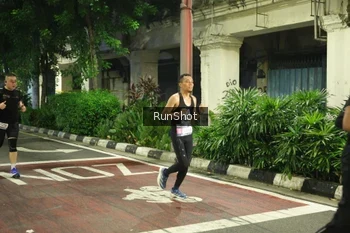 Runner Photo 4216378