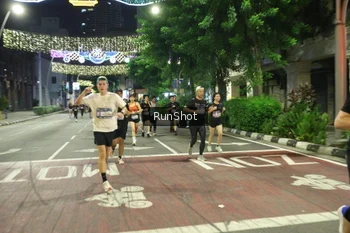 Runner Photo 4216471