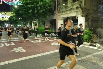 Runner Photo 4216475
