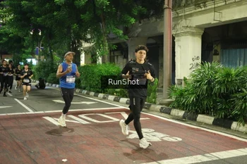 Runner Photo 4216779