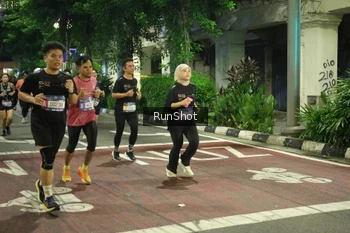 Runner Photo 4217115