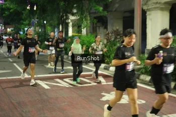 Runner Photo 4217679