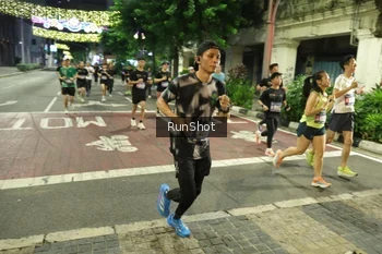 Runner Photo 4218175
