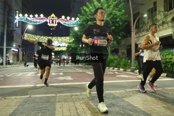 Runner Photo 4218275
