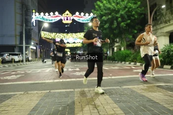 Runner Photo 4218276