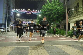 Runner Photo 4218376