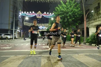 Runner Photo 4218772