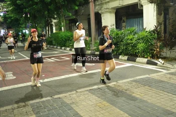 Runner Photo 4220073