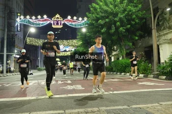 Runner Photo 4221443