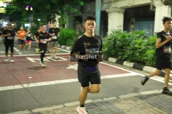 Runner Photo 4221615