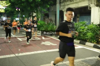 Runner Photo 4221636