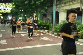 Runner Photo 4221657