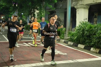 Runner Photo 4221767