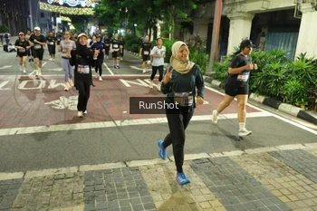 Runner Photo 4223676