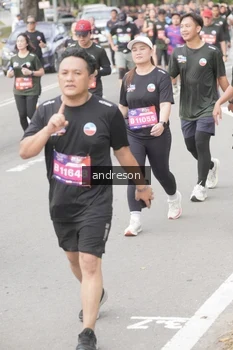 Runner Photo 4223875