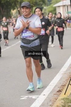 Runner Photo 4224365