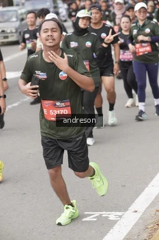 Runner Photo 4224436