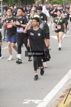 Runner Photo 4224471