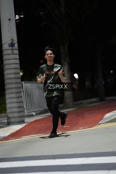 Runner Photo 4227975