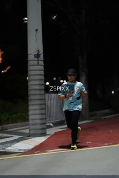 Runner Photo 4230016