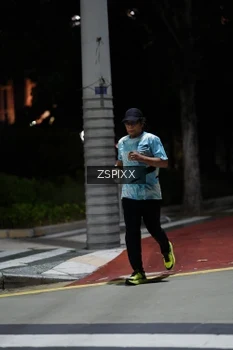 Runner Photo 4230021