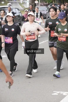 Runner Photo 4230636