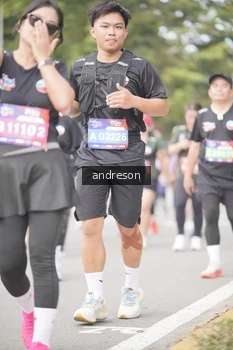Runner Photo 4231876